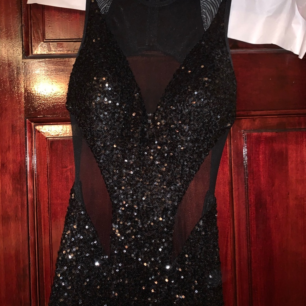 Gown (I am 5 foot) - Picture 2 of 7